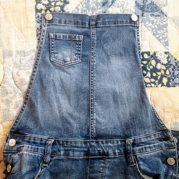 ⭐Bundle 5 for 25 with anything marked with a star. Cute Overalls - Picture 3 of 5